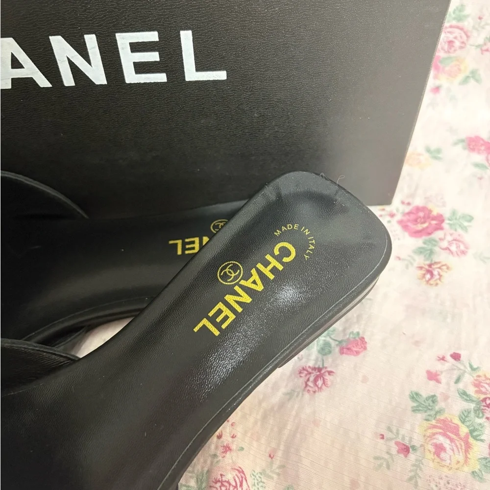 Chanel flat slide sandals. - Picture 4 of 5